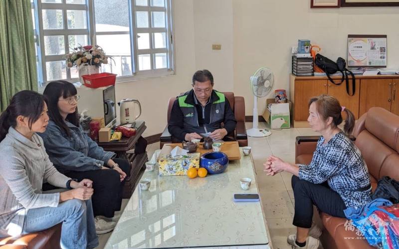 Ms. Li-Ying Liu is meeting with the school representatives