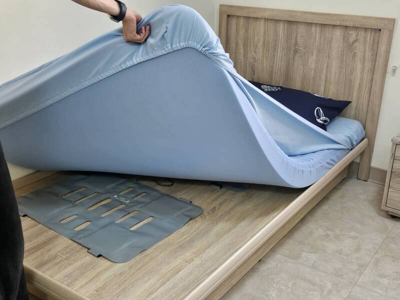 台北市文山區興岩園區全日型機構結合AI人工智慧科技，除了安全守護平台，還有能監測睡眠狀態、防護褥瘡、保護脊椎以及放鬆肌肉的智慧床墊