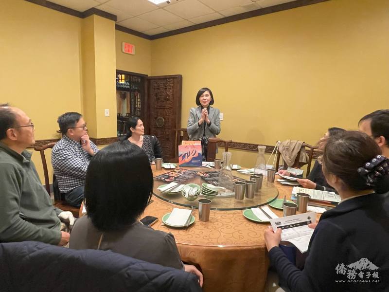 周慧宜細心向各校代表說明華語文能力測驗相關規定