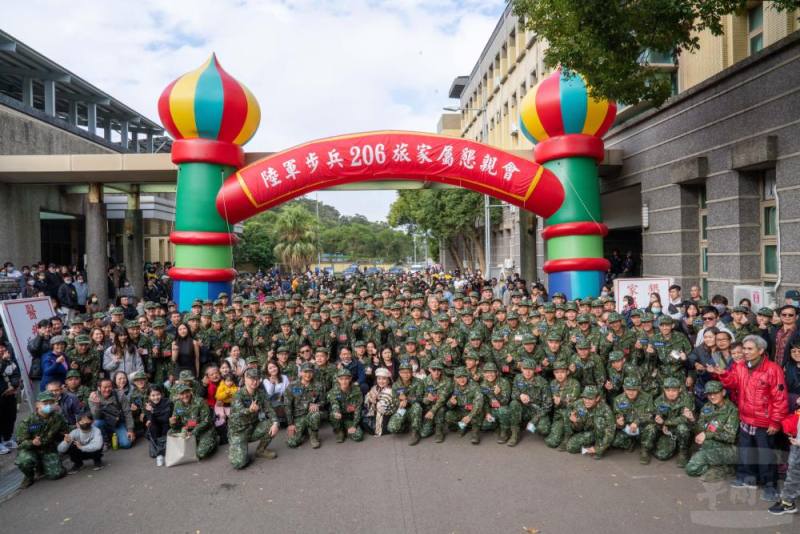 步兵206旅3日辦理2226梯1年期義務役家屬懇親會。（軍聞社記者吳東昇攝）
