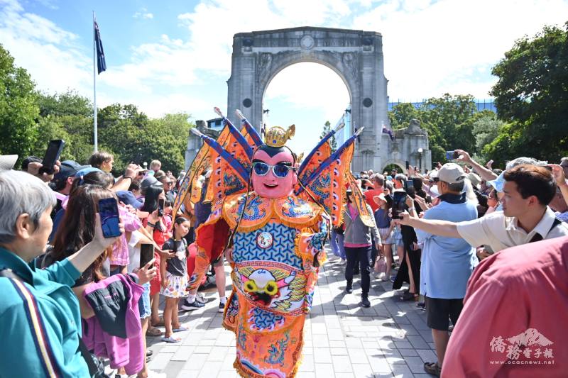 三太子受到民眾熱烈歡迎