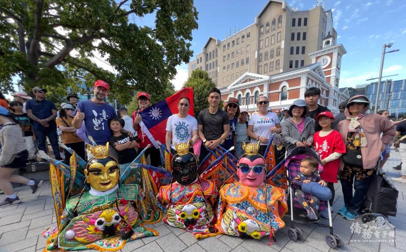 三太子洪志淵、夏奕揚、高玉昕及工作人員合影