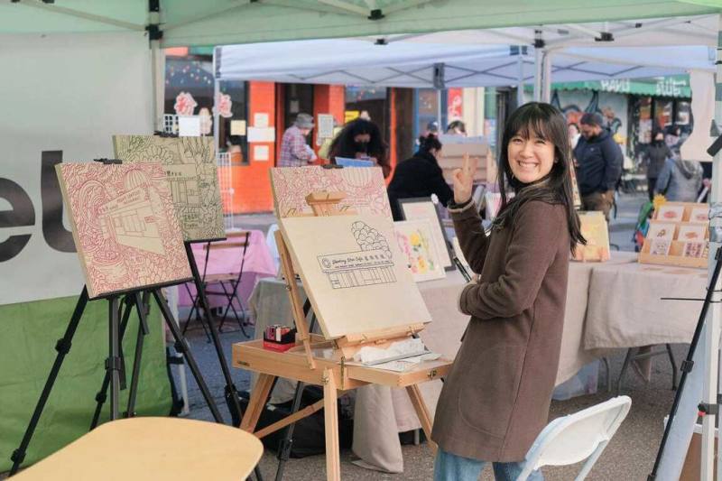 灣區台裔插畫家梁楷平近年把對台灣的印象寄語畫作，其筆下經常出現色彩多元的寶島美食和商品，熱炒圖搭配台啤引起廣大迴響。（梁楷平提供）