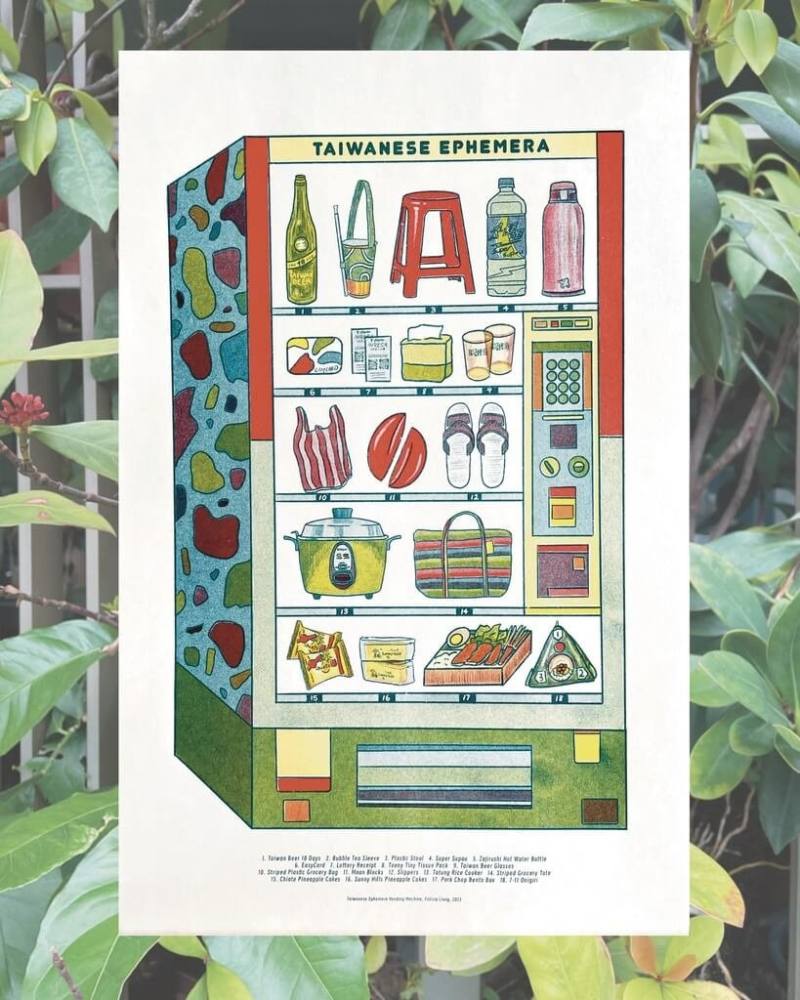 梁楷平的「台灣販賣機」創作也饒富文化趣味，畫作內有大同電鍋、辦桌椅、茄芷袋，下方以英文簡單介紹18件特色商品。（梁楷平提供）