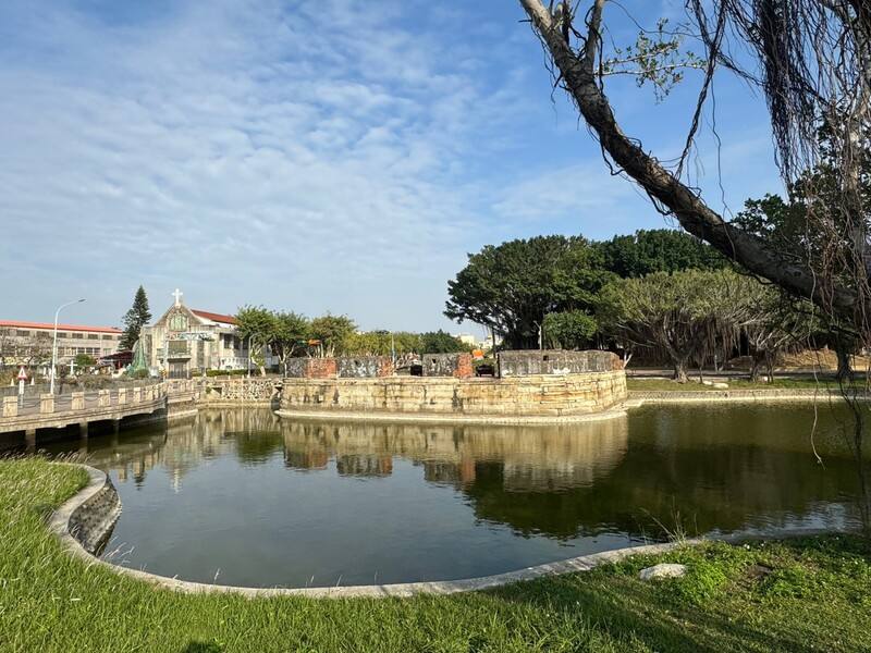台南市安平小砲台雖不起眼，仍是清朝安平大港4座砲台之一，兼負海防要務，也見證台南海岸線近3世紀變化。