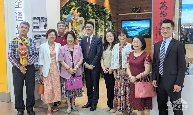范厚祿等人向臺商企業全通旅遊拜年