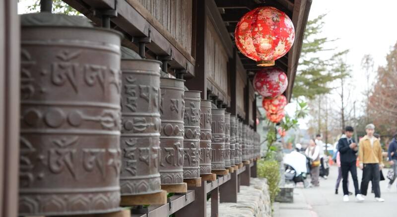 北后寺轉經輪祈福步道的規畫具巧思，將寺院內外環境巧妙地作出功能上的區隔與連結