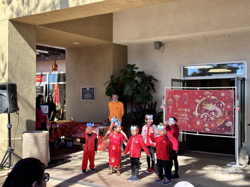 北橙中文學校學前班小朋友精彩的表演