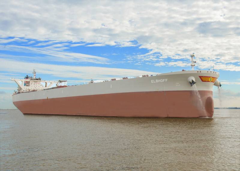 裝載原油的油輪雖然也是散裝船舶之一，但因原油價值高，也常是被海盜鎖定的目標。圖為新興航運旗下油輪「海福輪」。（新興提供）