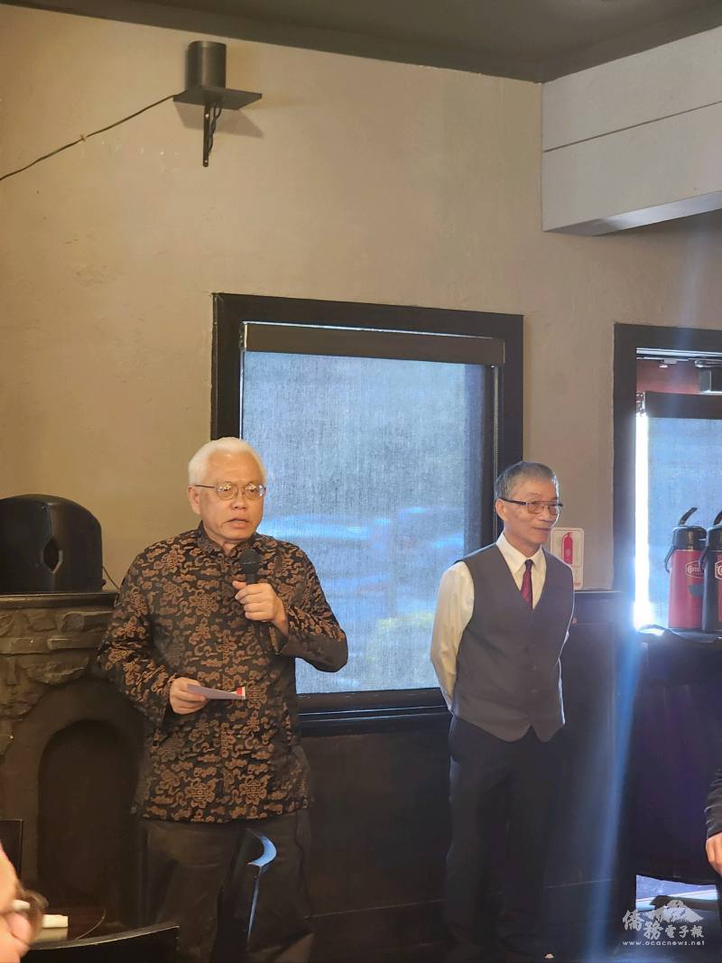 OCAC Associate Advisor Tien-Shuenn Wu told a story about the Year of the Dragon and distributed 50 red envelopes as usual (provided by Chi-Ray Wu)