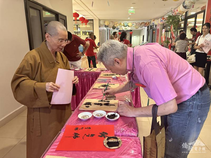 中山僑校司徒校長拓印墨寶體驗