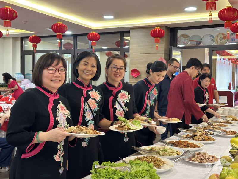 美麗優雅的知賓師姐