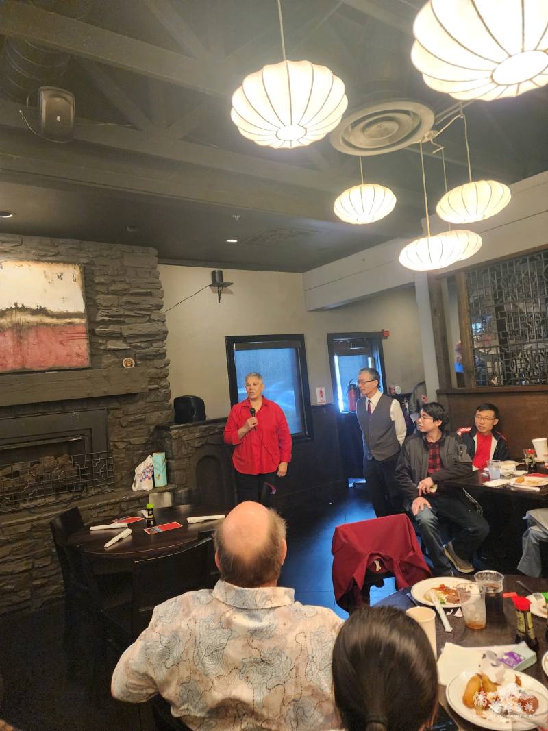 Sandy Shaughnessy, Director of Florida Arts and Culture Division, read a congratulatory message from Secretary of State Cord Byrd (provided by Chi-Ray Wu)