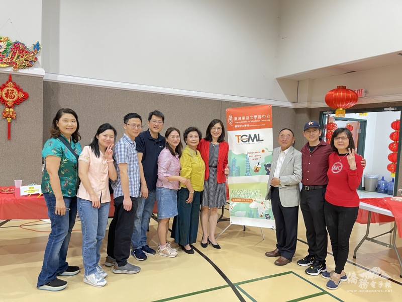 德州台塑集團副總吳堯明(右3)、老師林心慧、謝佳恩、潘雯瑛及陳君毓大力支持新成立臺灣華語文學習中心