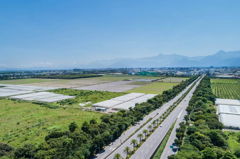 屏鵝公路打造出天際無限、綠意相隨的示範公路