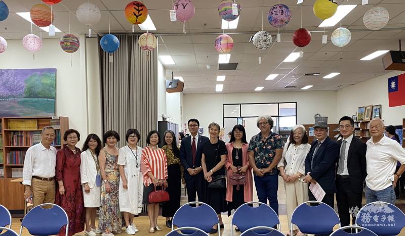 貴賓與藝術家合影