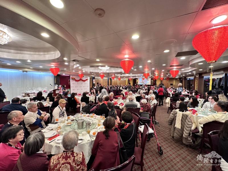 近300位佳賓出席亞美老人服務中心龍年賀歲餐會