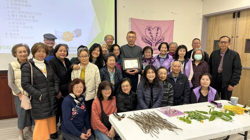 參加講座人員合影