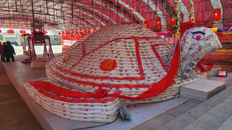 澎湖元宵節「乞龜」系列活動登場，推出攻略地圖，湖湖全島可從天后宮、觀音亭、上帝廟、龍門觀音宮等20座宮廟；離島則有望安吳府宮和七美黃德宮、福德祠等3座宮廟，感受各宮廟鬧元宵的氣氛。