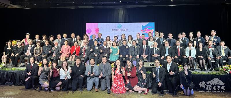 洛杉磯臺美商會舉辦2024晚會暨會長交接典禮中貴賓大合照