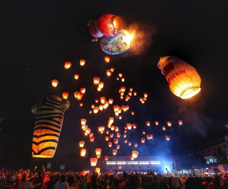 The globe lantern catches on fire after colliding into the dragon lantern. CNA photo Feb. 17, 2024