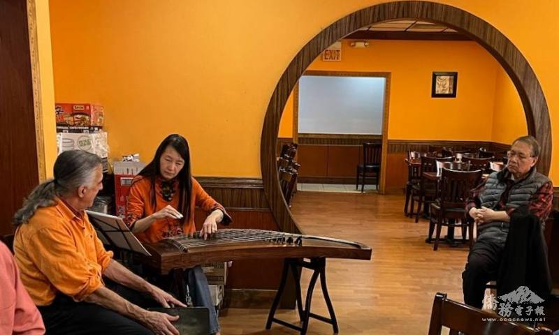 Mrs. Conrad Metcalfe performed the guzheng "Liuyang River" and "Yao Dance" (provided by Yuhhsu Pan)