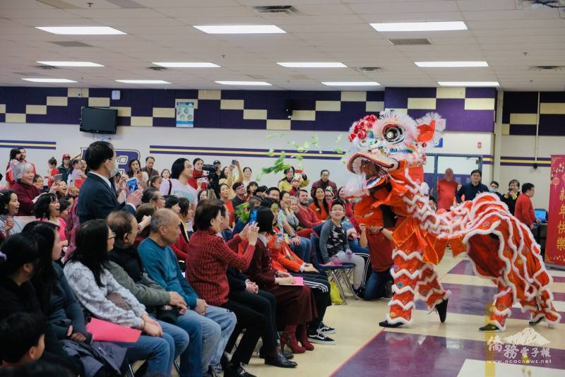 祥獅采青送好運