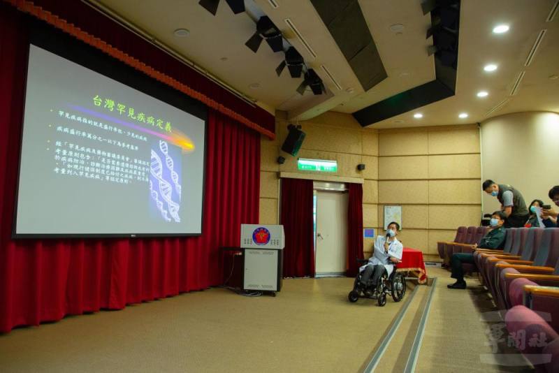 陳醫師說明肌肉疾病症狀