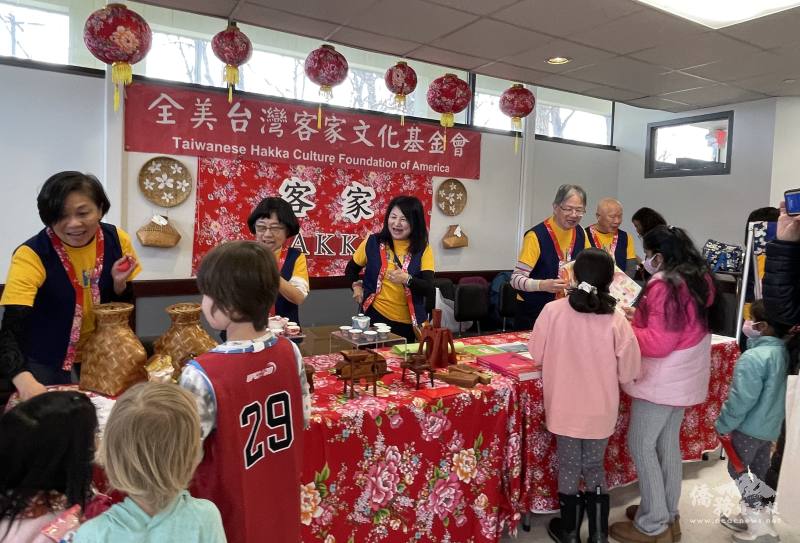 An exhibition hosted by the Taiwanese Hakka Culture Foundation of America
