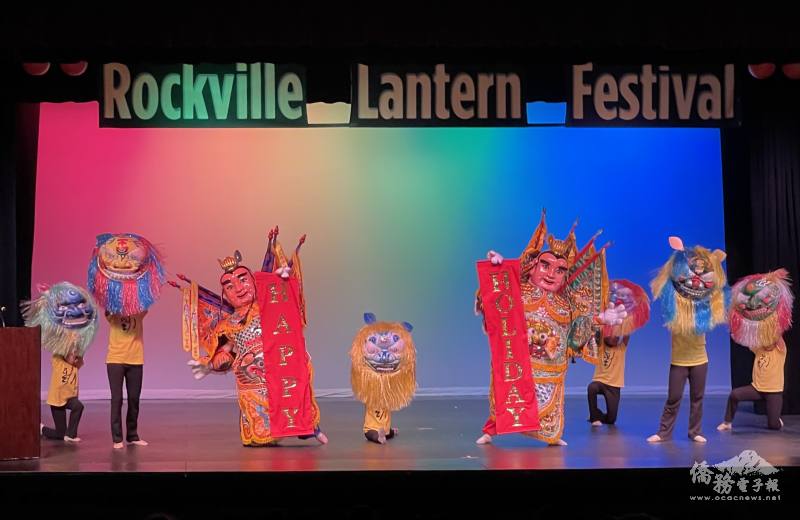 The opening performance of the Taiwanese Electric-Techno Neon Gods