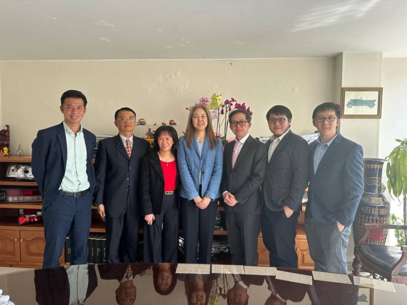 桂代表與旅哥臺商陳僑務諮詢委員闔家合影