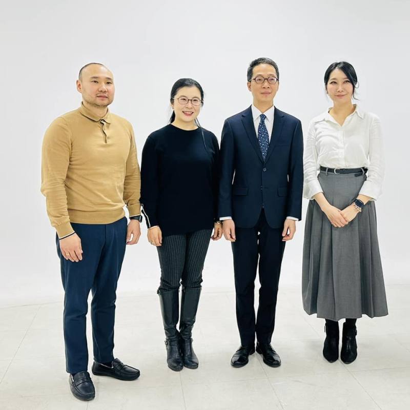 王凱右拜會蒙古媒體集團Mongol Content CEO Chinzorig E. 先生及GoGo News Agency的新聞總編Adiyasuren R. 女士，並參觀集團辦公室與攝影棚