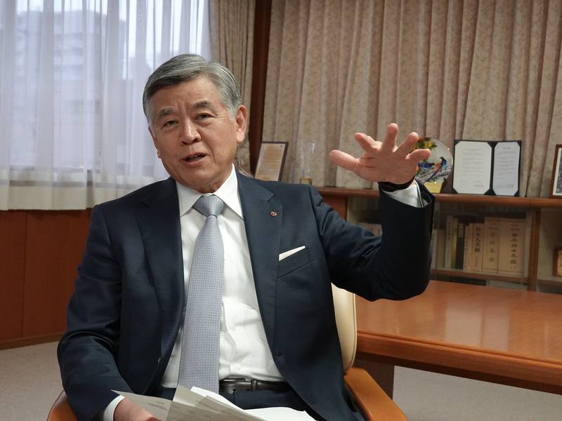 熊本最大工商團體組織「熊本商工會議所」會長久我彰登22日接受中央社專訪，表示希望爭取台積電日本第3座廠持續落腳熊本，以發揮半導體群聚效應。