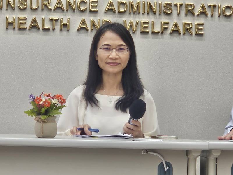 健保署22日公布2024年4月起調整的健保藥價，其中調降4551項，一年可節省新台幣55.3億元。健保署醫審及藥材組長黃育文受訪時強調，這次調整品項是史上最少。