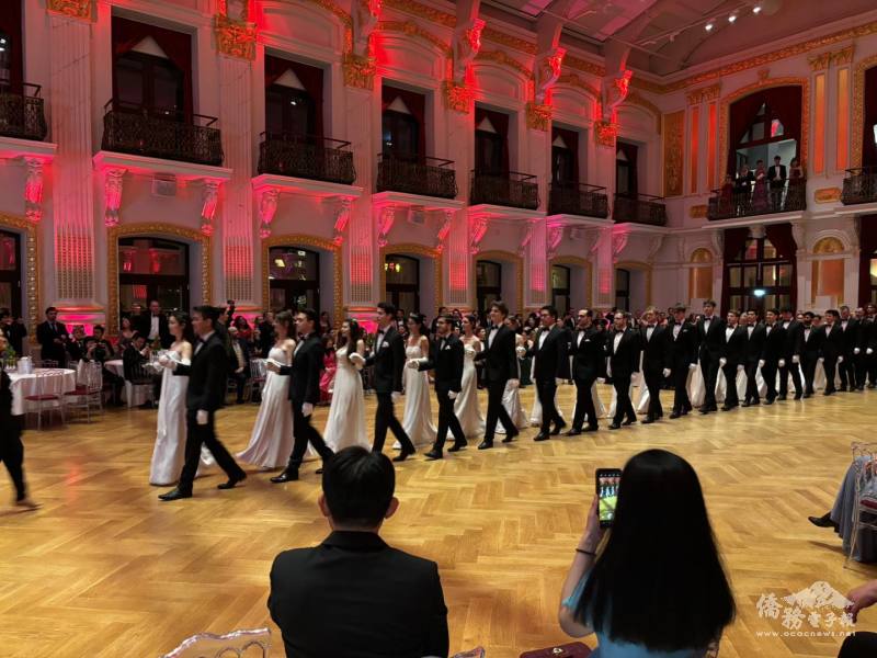 奧地利臺灣商會盛大舉辦奧地利規模最大的華人新年舞會，吸引了來自當地及周邊鄰國華人的熱情參與