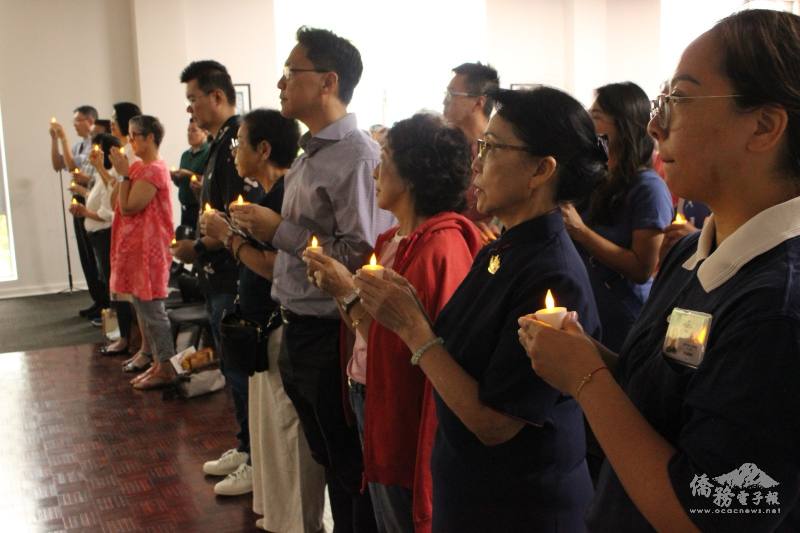 全體與會者一同點起心燈，祈願「人心淨化、社會祥和、天下無災」