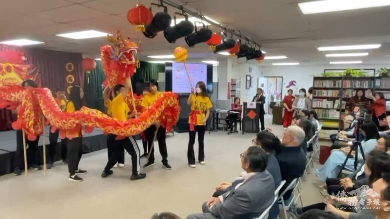 爾灣中文學校祥龍隊為賀新春、慶元宵活動帶來活力充沛的開場