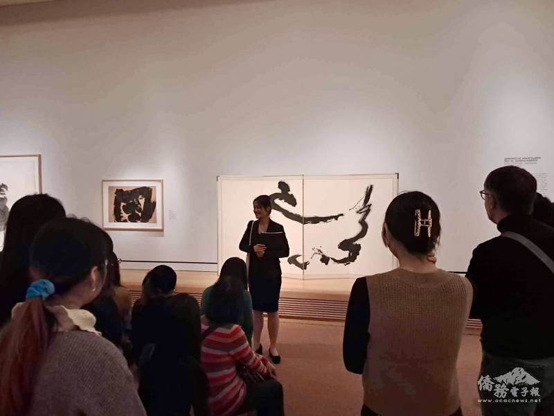 東亞藝術博物館定期的中文導覽行程都是由詹秀蘭所專職負責