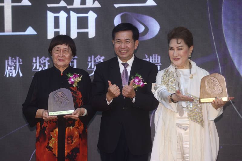 Yang Li-hua and Chou Ching-yu honored for Taiwanese language promotion ...
