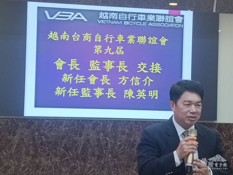 韓國耀致詞感謝越南臺商總會總會長蔡文瑞也是聯誼會會長帶動越南單車運動風氣且推廣活力健身