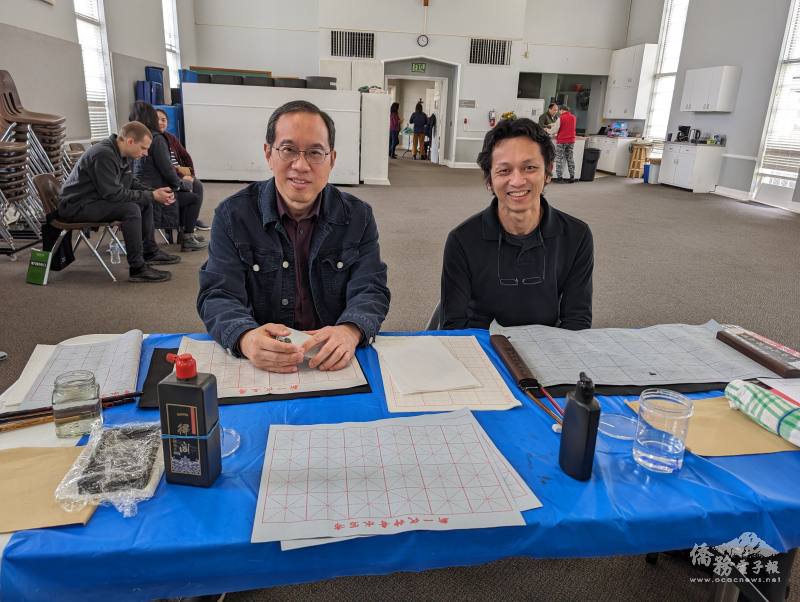 老師張霆及李昱成合影