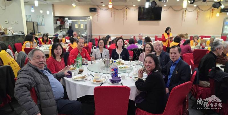 鳳凰城傳統僑社僑領參加榮光聯誼會餐會