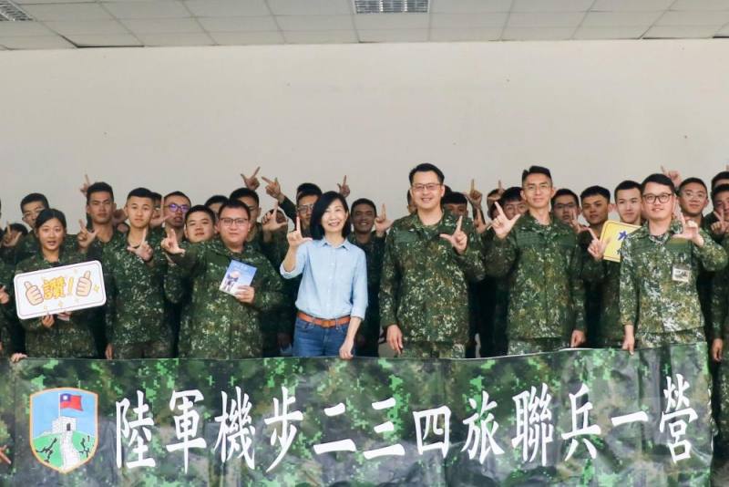 陸軍機步第234旅日前辦理「生命教育心輔講座」。（陸軍第十軍團提供）