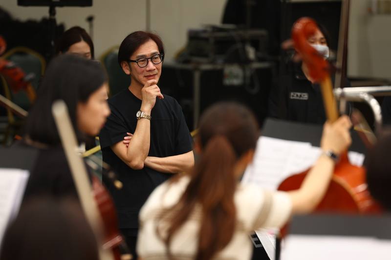 衛武營原創節目「大玩樂家」進入第3年，製作人劉慕堯（中）跨界玩樂，融合交響樂與流行樂，讓大家覺得新鮮又有趣。