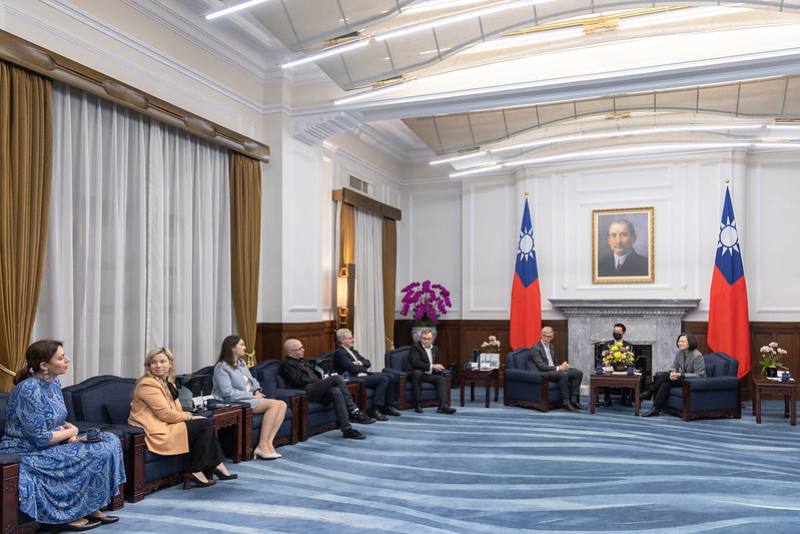 總統接見「愛沙尼亞國會友台小組訪問團」，並相互交流