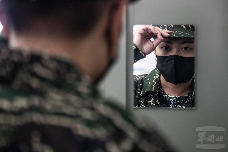役男穿上虎斑迷彩，肩負起保國衛民的職責。（軍聞社記者王茗生攝）