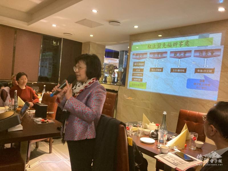 駐法蘭克福辦事處副組長葉慧芳簡介領務工作的內涵以及我國護照申領流程、旅外國人遺失護照等事件之標準處理程序