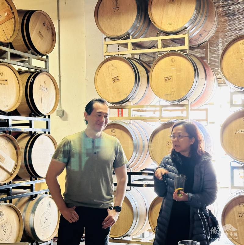 陳啟耕(左)與聖地牙哥臺灣商會會長陳曉華(右)主持活動