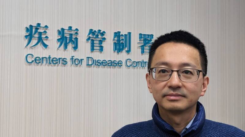 衛生福利部參考COVID-19防疫經驗，啟動「傳染病防治法」修法，11日公告第2階段修法草案，疾管署發言人羅一鈞說明，新增明訂防疫隔離假、電子圍籬等，即起預告14日