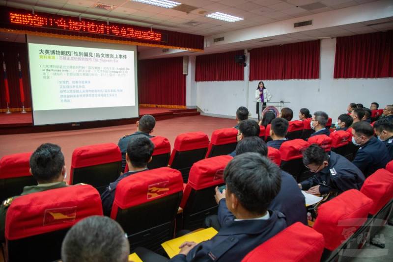 國防部113年提升性別平等意識巡迴講習，邀請國防部性別平等外聘委員秦季芳實施講演，灌輸官兵正確觀念。（軍聞社記者莊家宏攝）
